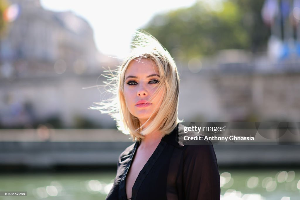 Le Defile L'Oreal Paris : Front Row - Paris Fashion Week Womenswear Spring/Summer 2019