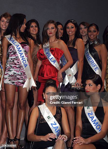 Miss Salamanca, Maria Carmen Lacambra, Miss Sevilla, Jesica Bueno, Miss Huesca, Maria Rodruguez, Miss Tenerife, Amanda Perdomo. Down: Miss Zaragoza,...