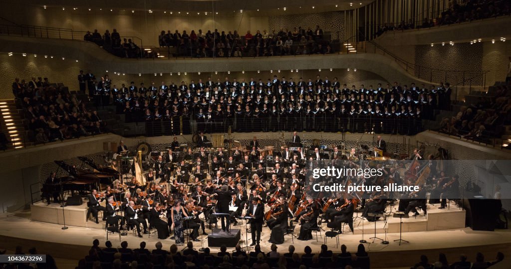Premiere of Joerg Widmann in the Elbphilharmonie