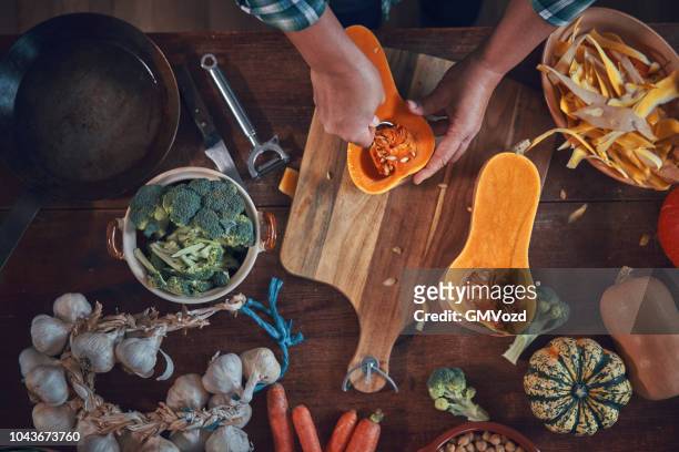 förbereda pumpa gryta med morötter, broccoli och spenat - squash seeds bildbanksfoton och bilder