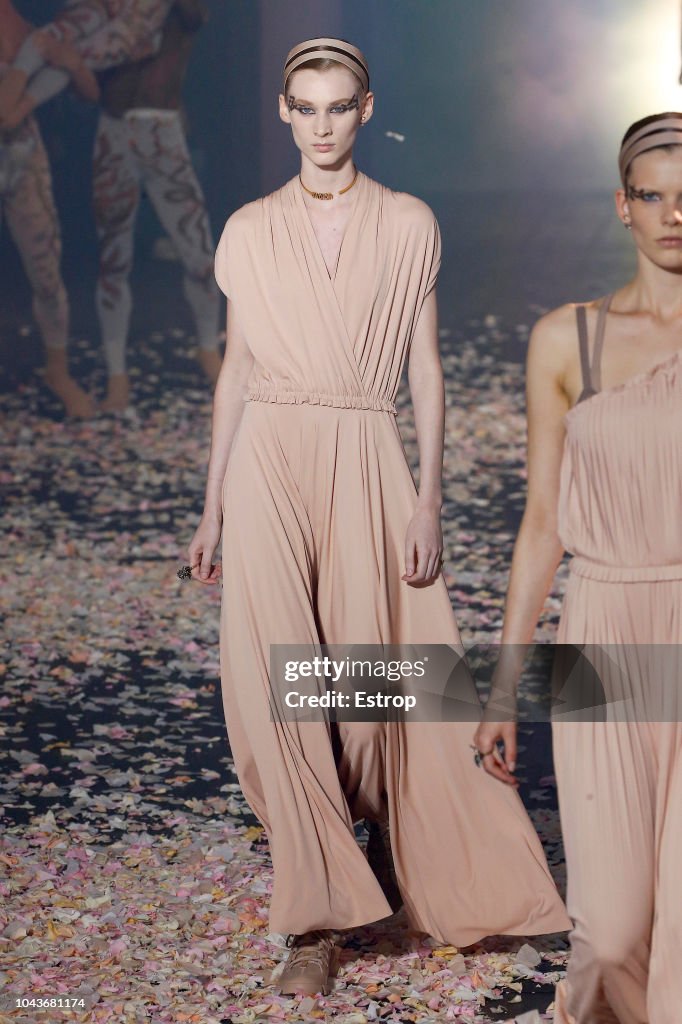 Christian Dior : Runway - Paris Fashion Week Womenswear Spring/Summer 2019