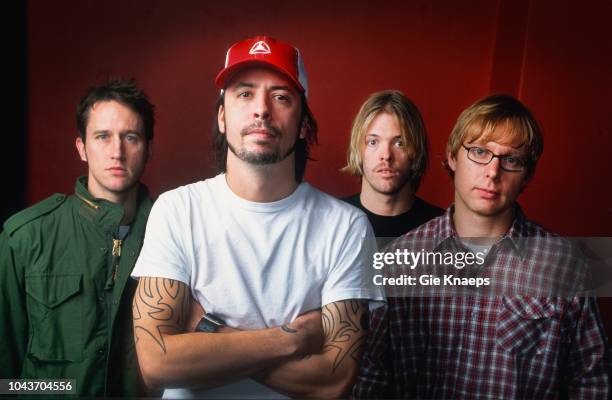 Foo Fighters, Chris Shiflett, Dave Grohl, Taylor Hawkins, Nate Mendel, Hallen Schaarbeek, Brussels, Belgium, 30th November 2002.