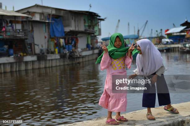 sunda harbour wharf - jakarta slum stock pictures, royalty-free photos & images