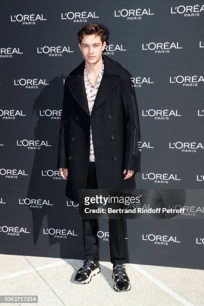 Model Francisco Lachowski attends Le Defile L'Oreal Paris as part of Paris Fashion Week Womenswear Spring/Summer 2019 on September 30, 2018 in Paris,...