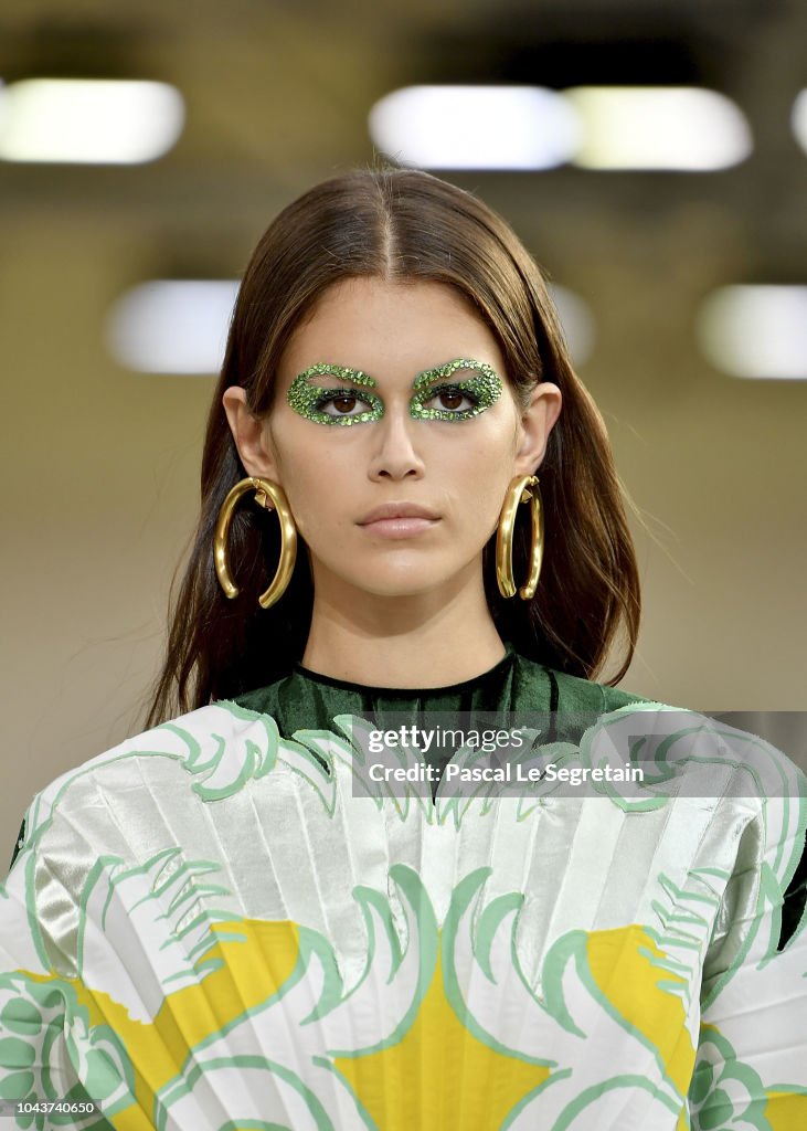 Valentino : Runway - Paris Fashion Week Womenswear Spring/Summer 2019