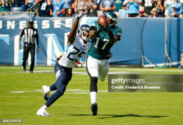 Alshon Jeffery of the Philadelphia Eagles catches a pass from Carson Wentz while defended by Adoree' Jackson of the Tennessee Titans during the...