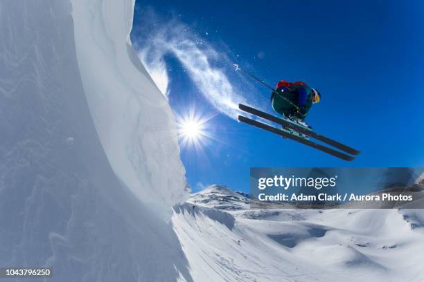 extreme skier in mid-air after jump, nevados de chillan, chile - extreem skiën stockfoto's en -beelden