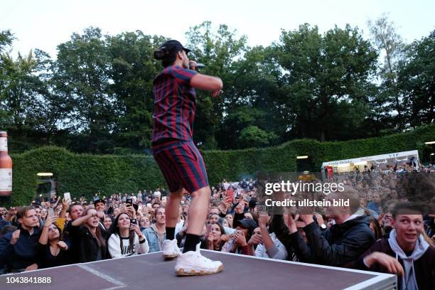 Russ W 257 Rapper Russ Photos & High Res Pictures - Getty Images