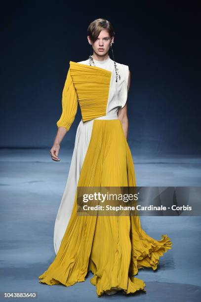 Model walks the runway during the Givenchy show as part of the Paris Fashion Week Womenswear Spring/Summer 2019 on September 30, 2018 in Paris,...