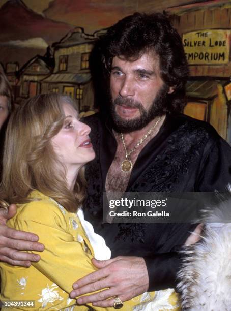 Sondra Rutledge 55 Sondra Locke Eddie Rabbit Photos & High Res Pictures - Getty Images