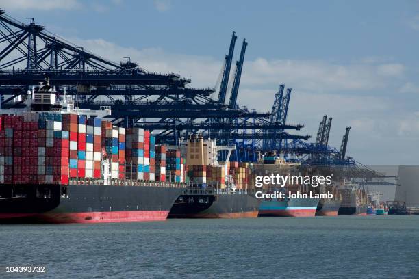 container ships at dock - uk trade stock pictures, royalty-free photos & images