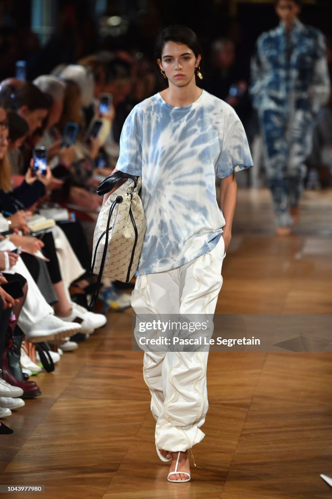 Stella McCartney : Runway - Paris Fashion Week Womenswear Spring/Summer 2019