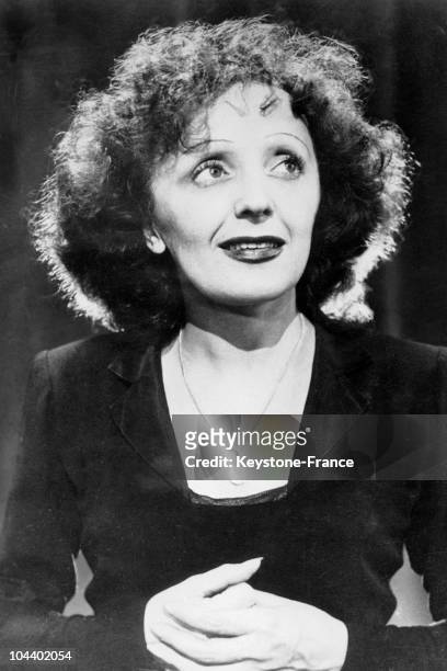 Portrait in 1947 of the French singer Edith PIAF who had just had a resounding success for a series of concerts presented at the PLAYHOUSE in New...