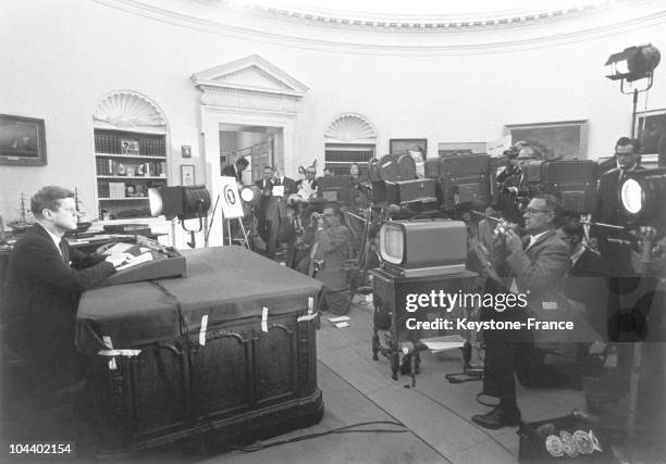 During a televised speech, John Fitzgerald KENNEDY announces the strategic blockade of Cuba by the American fleet. This measure was aimed at putting...