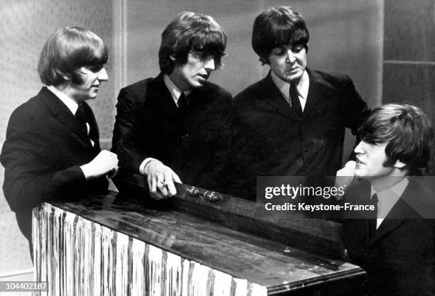 During the recording of a televised program in TV GRANADA studio in Manchester, the four members of the British pop group the BEATLES talking next to...