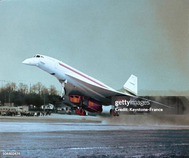 The prototype of the CONCORDE 002 in Bristol, Great Britain, during one of its first take-offs in 1969.