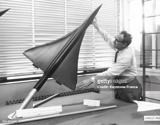 Mr. Hanson of the Royal Aircraft Establishment in Bedford, with a scale model of the Concorde supersonic airliner, May 28, 1964.