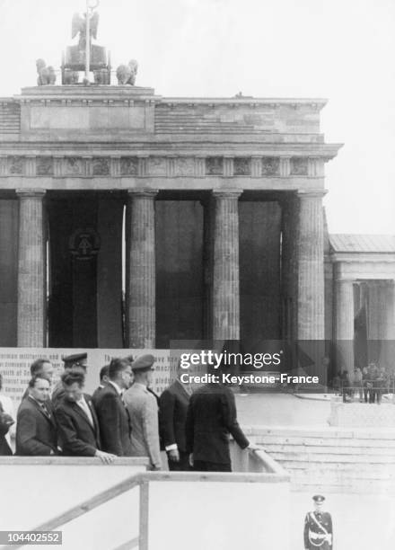 The President of the United States, John F. KENNEDY visiting the Brandeburg Gate. From there, he observes the wall which divides Berlin in two. It...