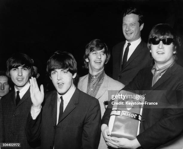 Back to the United States where they made their second tou, the four members of the group the BEATLES and their manager Brian EPSTEIN, posing at...