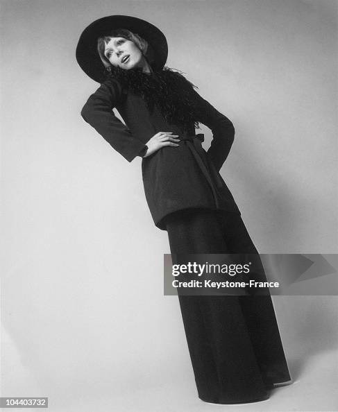 The model is presenting Yves SAINT LAURENT's pants, made for day-wear ...