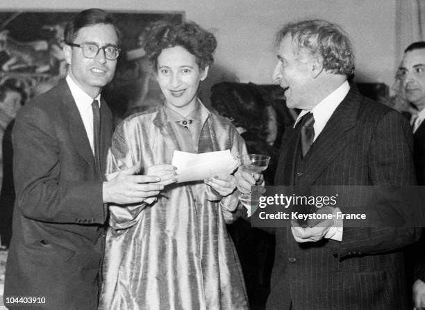 Newlyweds Franz MAYER and Ida CHAGALL with the bride's father, the painter Marc CHAGALL, during the wedding ceremony in Vence, in the Alpes-Maritimes...
