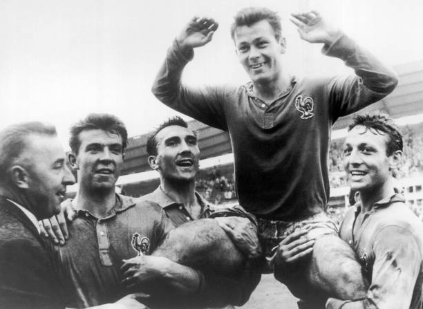 FRA: Just Fontaine, France's Top Scorer at 1958 World Cup Dies Aged 89