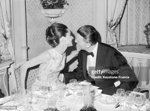 The actress starring MY FAIR LADY Audrey HEPBURN kissing the French fashion designer and perfumer Hubert de GIVENCHY at the gala diner of the Petits...