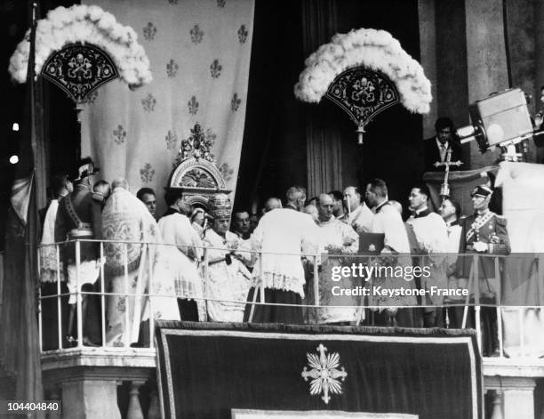 October 23 at the Vatican. During the crowning ceremony for Pope JOHN XXIII, the new pontiff, surrounded by his cardinals, poses seated on the sedia...