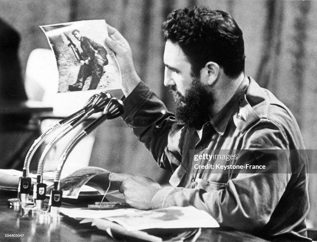 Castro Announcing The Death Of Che Guevara Over The Radio