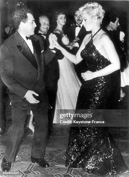 During the inaugural party of Cannes film festival, the American actress Kim NOVAK, the muse of HITCHCOCK, danced with a reporter-photographer.