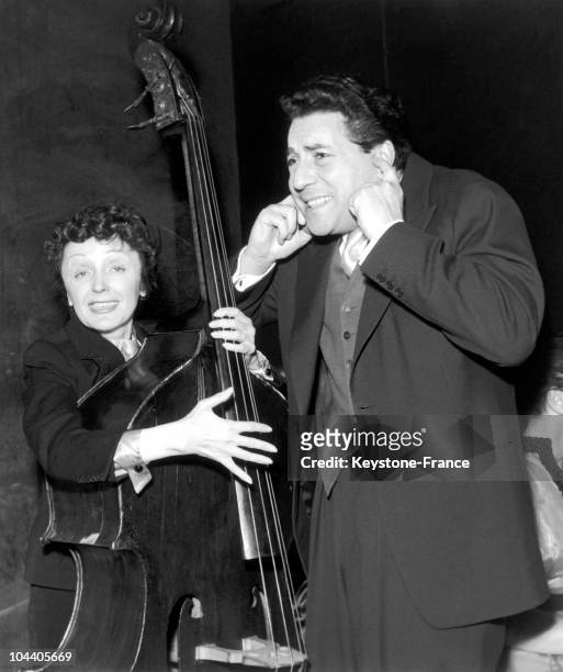 In a concert hall of the Grands Boulevards in Paris, during rehearsal, Jacques PILLS seems to think that his wife, singer Edith Piaf on the bass...