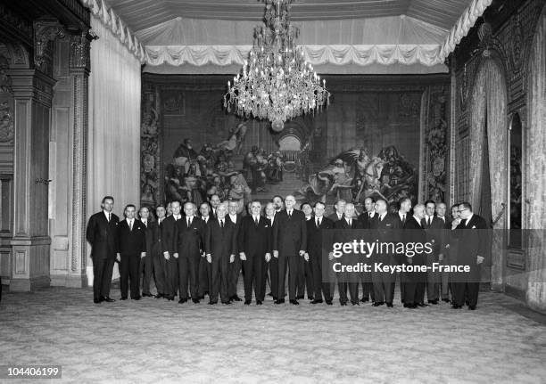 The Prime minister Georges POMPIDOU and the members of his government. POMPIDOU's government was homogeneous and essentially gaullist.