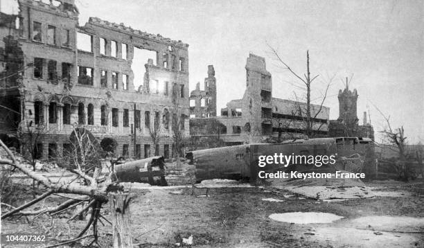 View in 1943 of Stalingrad destroyed by German bombing. At the end of September 1942, the German Army commanded by Marshal Friedrich PAULUS entered...