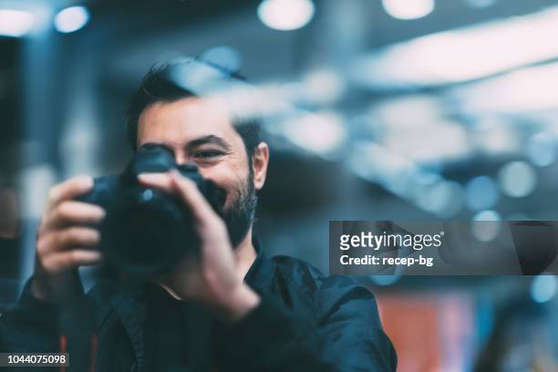 photographer taking photos at night - male photographer stock pictures, royalty-free photos & images