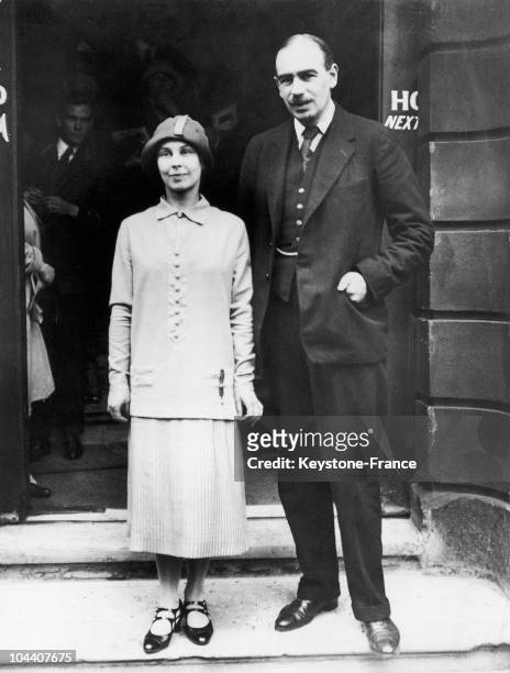In 1920's, the economist John Maynard KEYNES married the Russian dancer Miss LOPOKOVA. He was the theoretician of the New Deal program put into...
