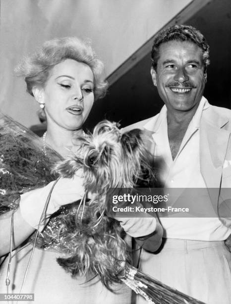 In June-July 1959, the Italian actor Amedeo NAZZARI greeted the American starlet Zsa Zsa GABOR at the airport in Rome. The two actors were to play...