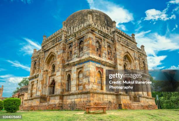 lodi gardens. islamic tomb (seesh gumbad) set in landscaped gardens. 15th century ad. new delhi, india. - delhi monuments stock pictures, royalty-free photos & images