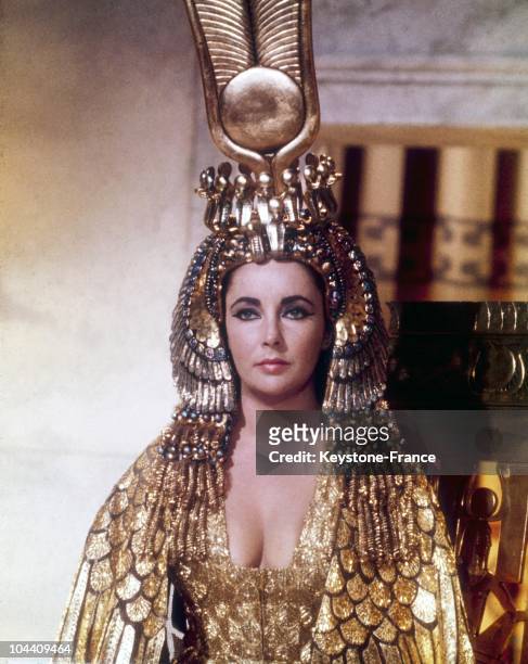 The American actress Elizabeth TAYLOR playing in a scene from the American film-maker Joseph Leo MANKIEWICZ's film CLEOPATRA.