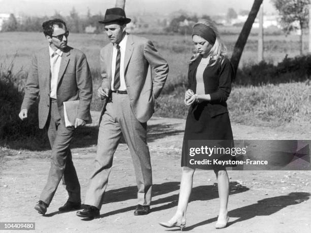 The French film director Jean-Luc GODARD speaking between two takes with the actors Michel PICCOLI and Brigitte BARDOT, who play the main characters...