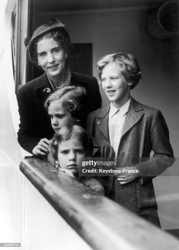 Queen Ingrid And Princess' Margrethe, Benedikte And Anne-Marie Of Denmark In England 1952