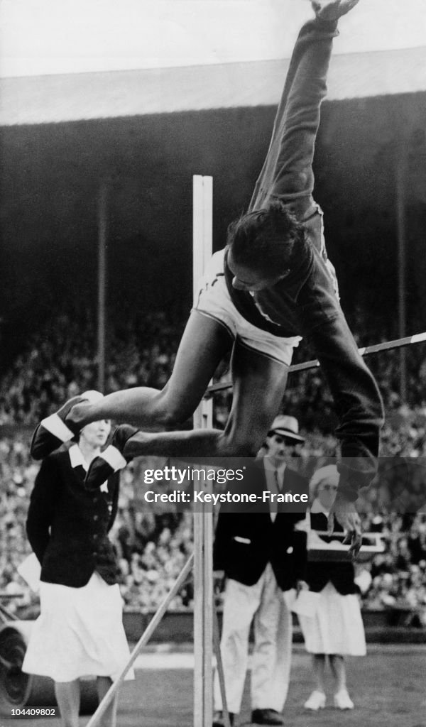 1948 Summer Olympics : Alice Coachman Crosses The Bar At 1.68 Meters