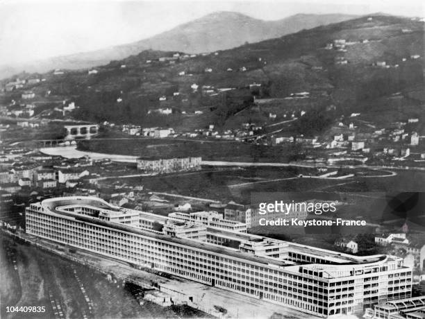 The FIAT motor car company of Turin, Italy, built a motor car speedway on the roof of the factory around 1925.