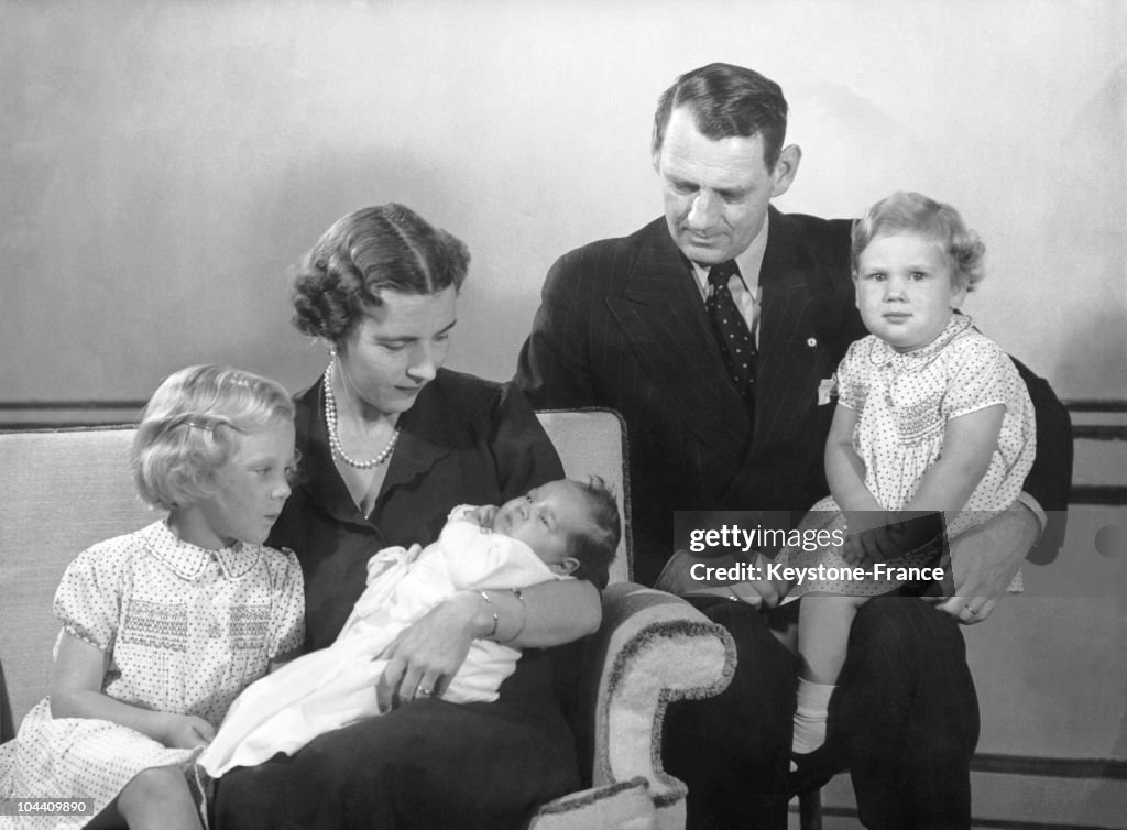 Princess Ingrid, Crown Prince Frederik Ix Of Denmark And Their 3 Daughters 1946