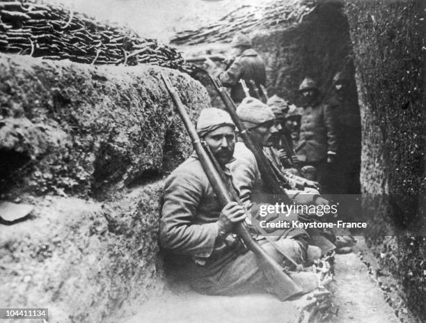 Turkish soldiers awaiting combat against the Greek army ner Smyrne in 1922. The war, which began in 1919, ends with the signing of the armistice at...