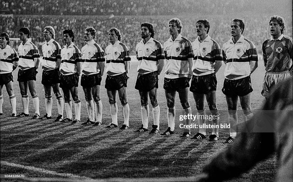 Aus DFB Länderspiel Deutschland gegen Spanien 2:2  im Niedersachsenstadion in Hannover. Im Foto: TW Harald Schumacher