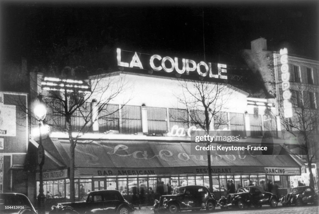 Outside View And Night View Of The Restaurant La Coupole, In The Montparnasse District Of Paris In 1939.\\Vue Exterieure Et Nocturne Du Restaurant La Coupole Dans Le Quartier De Montparnasse a Paris En 1939.