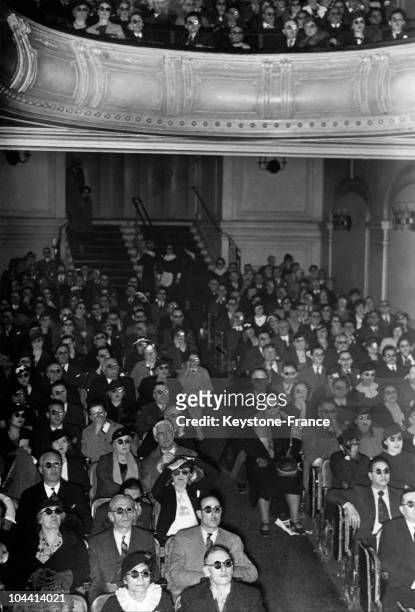 Inside view of a movie theatre and the audience during the first screening of a 3-D movie, following the Louis LUMIERE procedure, in Paris in June...