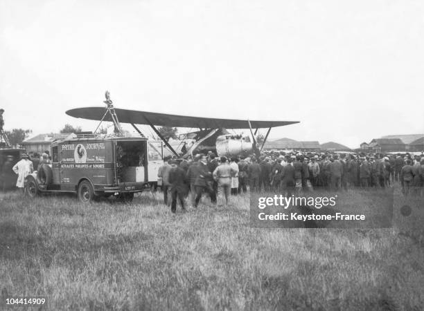 The French aviators Dieudonne COSTE and Maurice BELLONTE's BREGUET 19 airplane named POINT D'INTERROGATION preparing for take-off at the Bourget's...