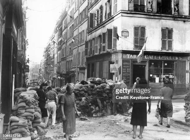 Barricade was set up by the inhabitants of the rue des Martyrs and the rue de la Tour d'Auvergne to fight against the advancing German troops during...