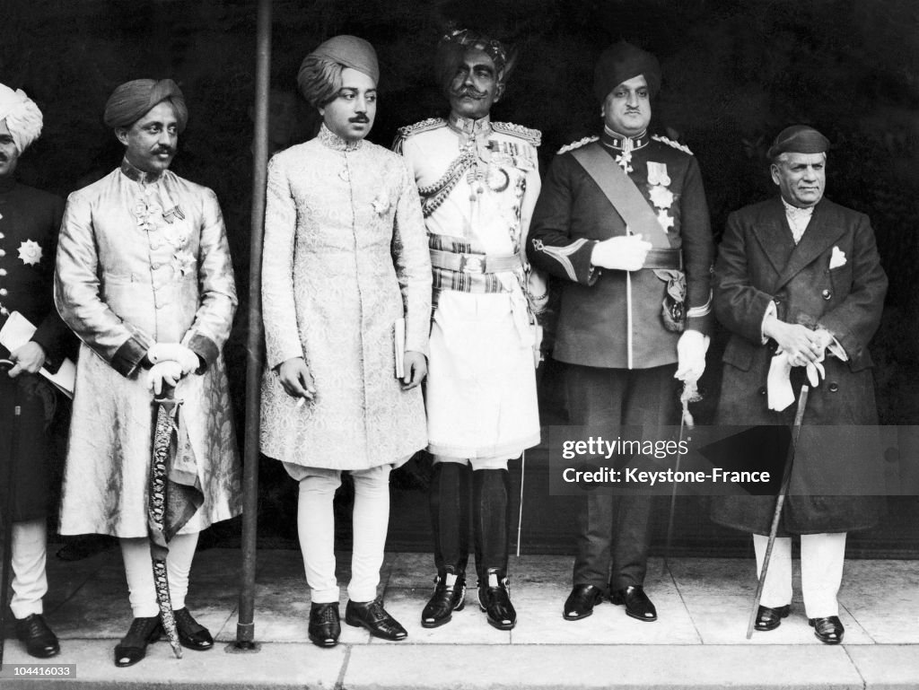 From Left To Right From The Third, The Maharajah Of Bikaner, Ganga Singh, The Maharaja Of Kashmir Hari Singh And Sayaji Rao Iii Gaekwar (Maharaja Of Baroda), Leaving The House Of Lord, After The Opening Of Parliament, Arround 1920-1950.